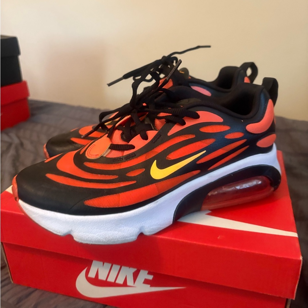 Nike air max orange big boys size 6Y